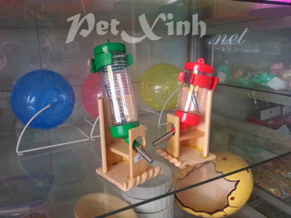 đế đựng bình nước